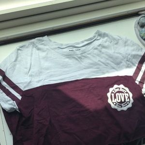 Maroon sporty T-shirt